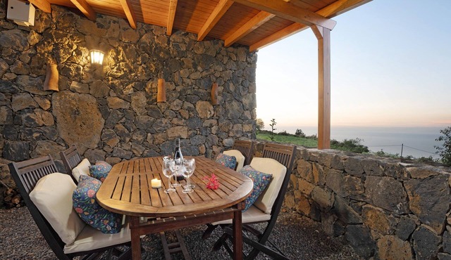 Vacation Home 'El Nogal' with Sea View, Private Terrace and Wi-Fi in San Juan de la Rambla