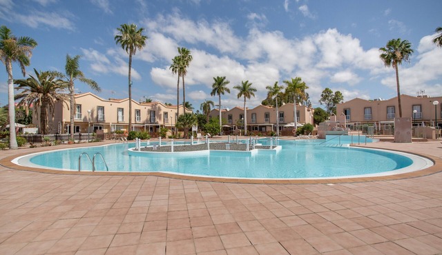 Vacation 'Green Oasis Club' with Shared Pool, Wi-Fi and Air Conditioning in Maspalomas