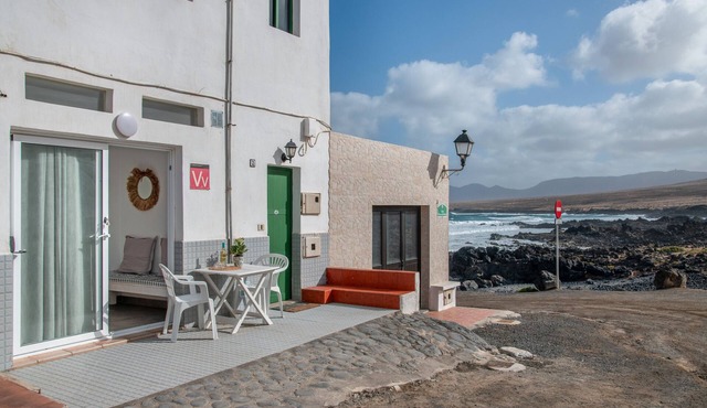 Vacation Home 'Ola' with Mountain View and Wi-Fi in Caleta de Caballo
