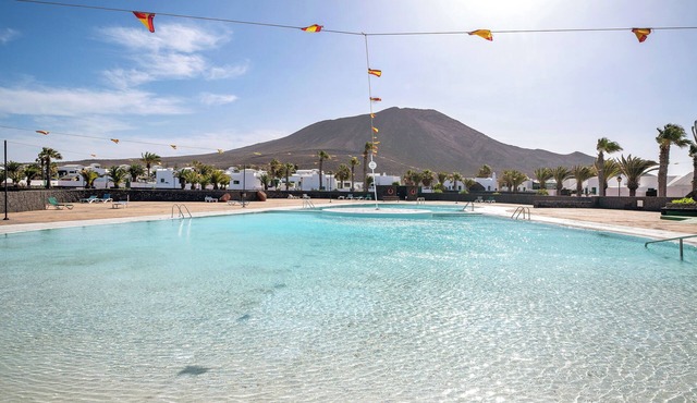 Vacation Studio 'El Palmeral' with Shared Pool, Wi-Fi and Air Conditioning in Playa Blanca
