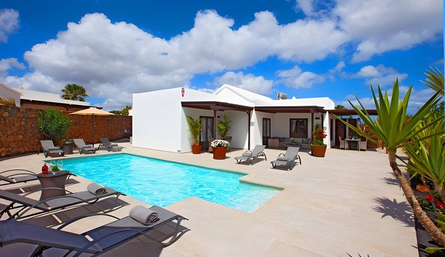 Vacation Villa 'Montana' with Private Pool, Private Terrace and Wi-Fi in Tías