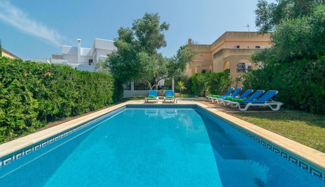 Villa 'Blanca' with Private Pool, Wi-Fi and Air Conditioning in Felanitx