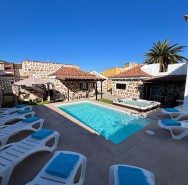 Villa La Centinela Luxury - Private Pool - 4BR in San Miguel de Abona