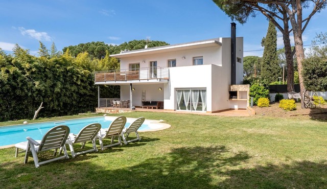 Villa with private pool and barbecue 15min beach in Llagostera