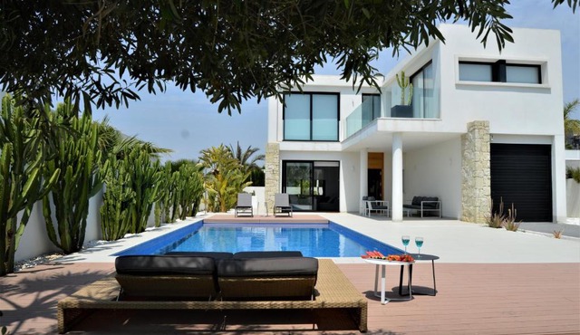 Villa with private pool in Llobregales