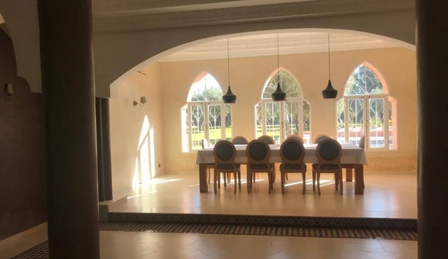 VILLA WITH SWIMMING POOL OF 650 M2 ON 1 HECTARE WITH PERSONNEL