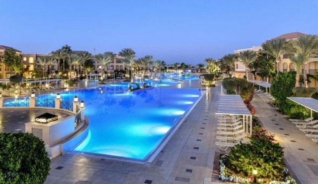 Wake Up to Pool or Sea Views in a Suite in Lively All-Inclusive Resort
