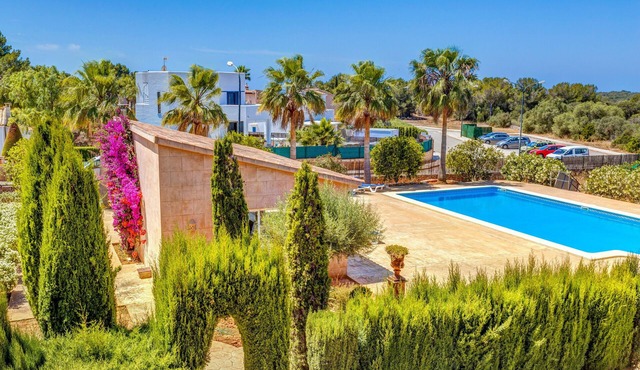 Well-kept holiday home with pool, terrace, garden, Wi-Fi, air conditioning & parking in Campos