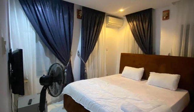 whitestone palace hotel