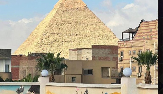 Zak Pyramids Inn