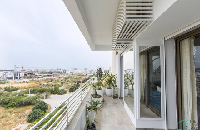 Brand new and Spacious 1bd with city view