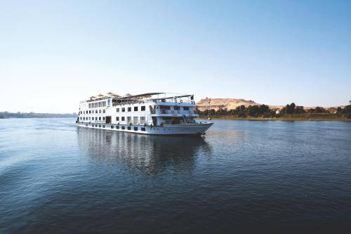 Nile River Luxor Boat Rental | 41 m² Houseboat ∙ 3 guests
