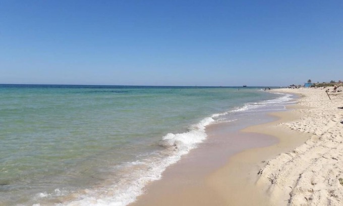 Eastern Khezama Apartment | 50 m to the beach , beach club, restaurants, shoots,shoots, market , police