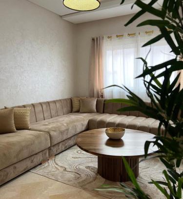 Oulad Khallouf Apartment | Appartement neuf & moderne avec clim, piscine & balcon,Proche Jemaa el-Fna & Guéliz