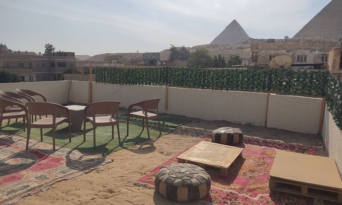 Al Duqqi Apartment | Budget Double Room