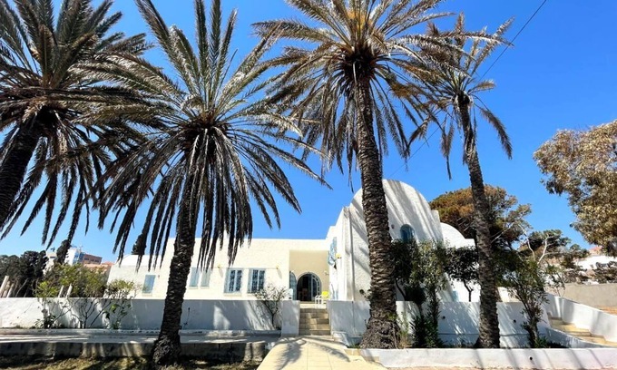 Hergla Villa | Holiday Homes -- Waterfront Cottage