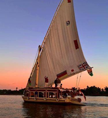 Aswan Boat Rental | Houseboat ∙ 1 bedroom ∙ 12 guests