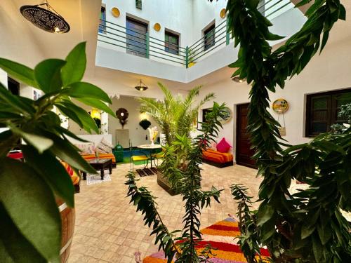 Bab Taghzout House | Riad Iklil