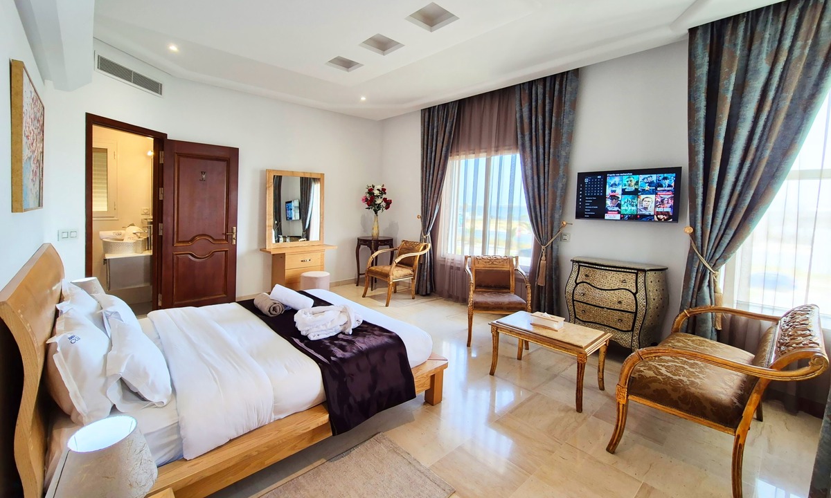 Les Berges Du Lac II House | L'Orchidée - Luxury Suites