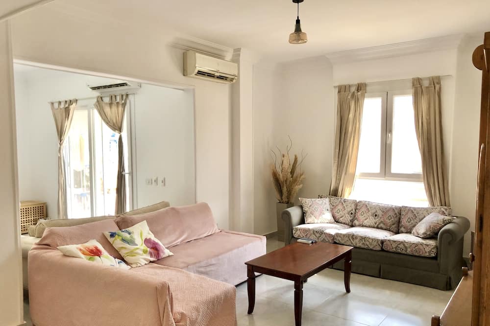 Photo of Livingroom in Sheikh Zayed City