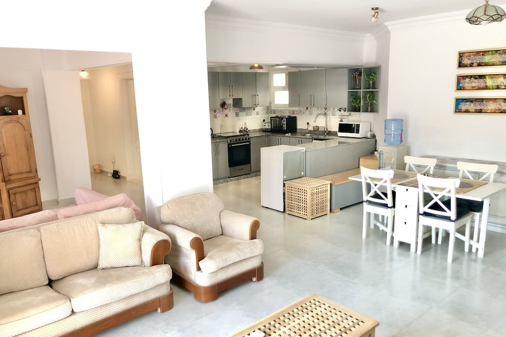 Photo of Livingroom in Sheikh Zayed City
