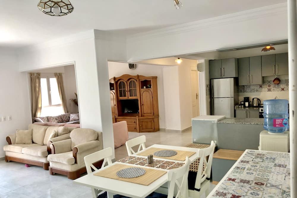 Photo of Livingroom in Sheikh Zayed City