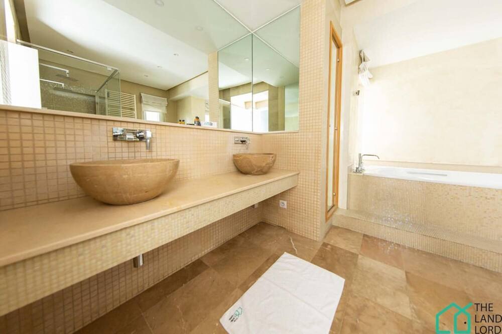 Photo of Bathroom in Les Berges Du Lac II