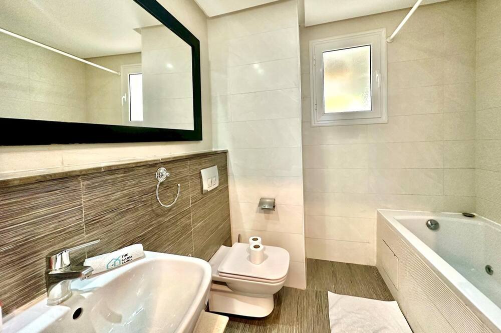Photo of Bathroom in Jardins De Carthage
