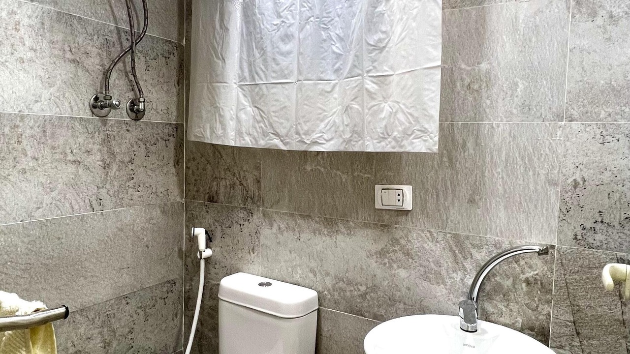 Photo of Bathroom in Pyramids Gardens