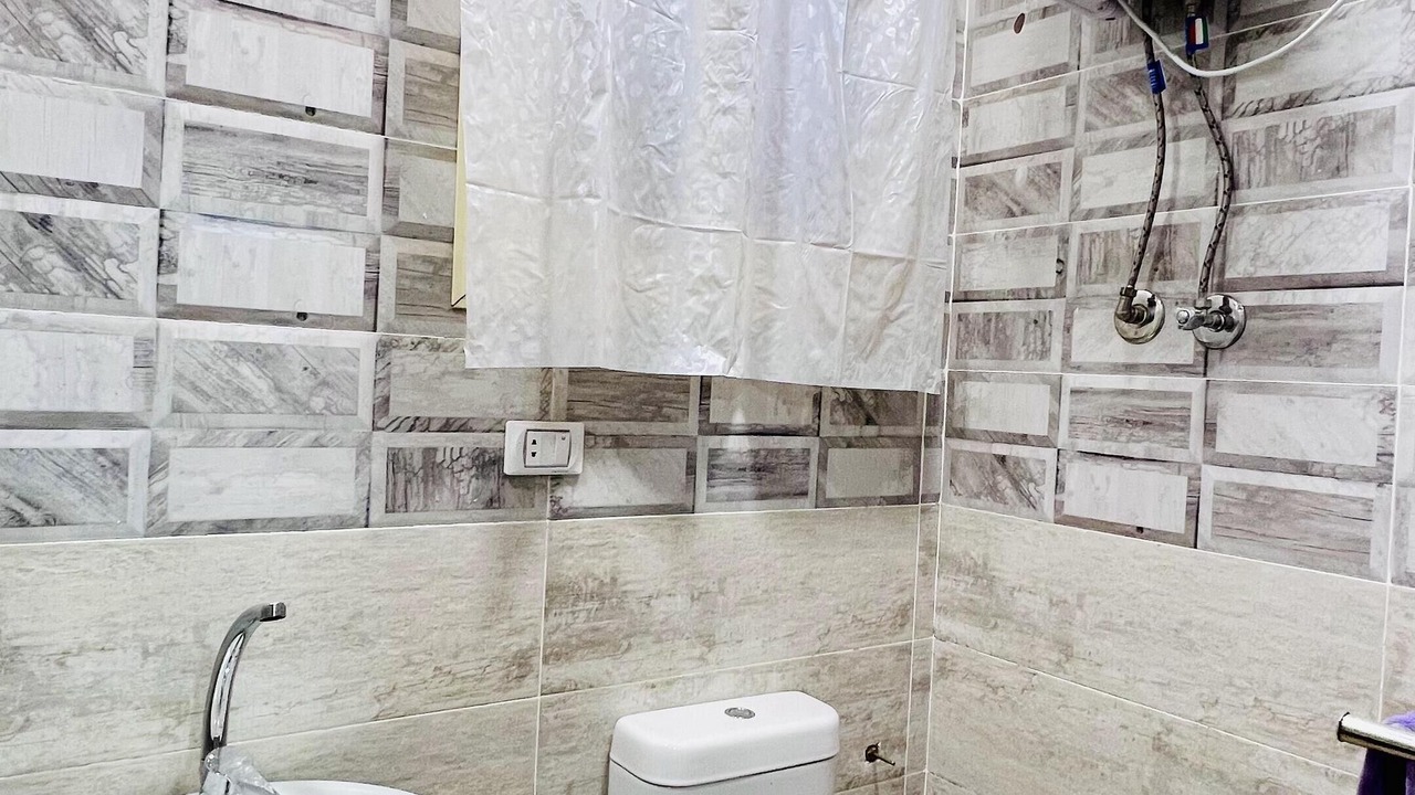 Photo of Bathroom in Pyramids Gardens