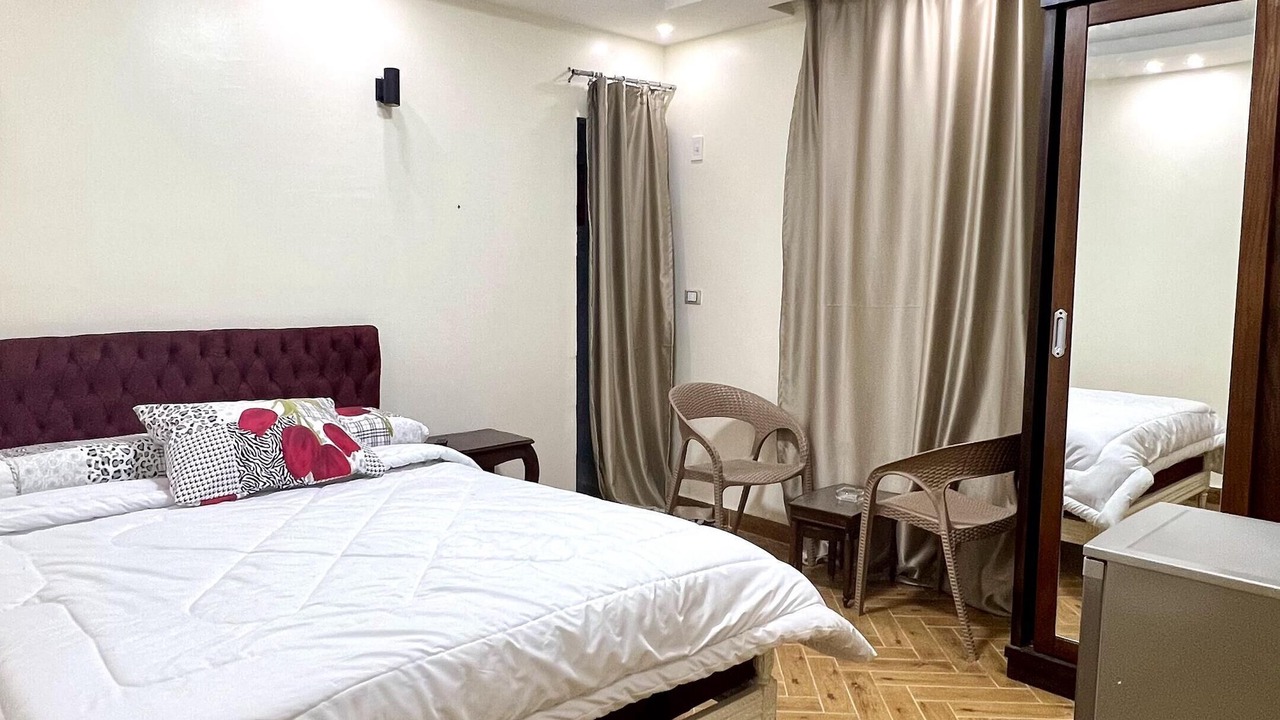 Photo of Bedroom in Pyramids Gardens