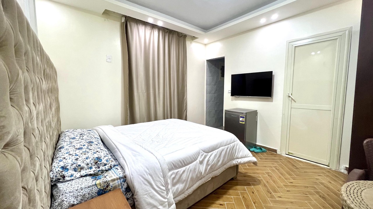 Photo of Bedroom in Pyramids Gardens