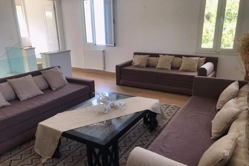 Photo of Livingroom in Ras Jebel