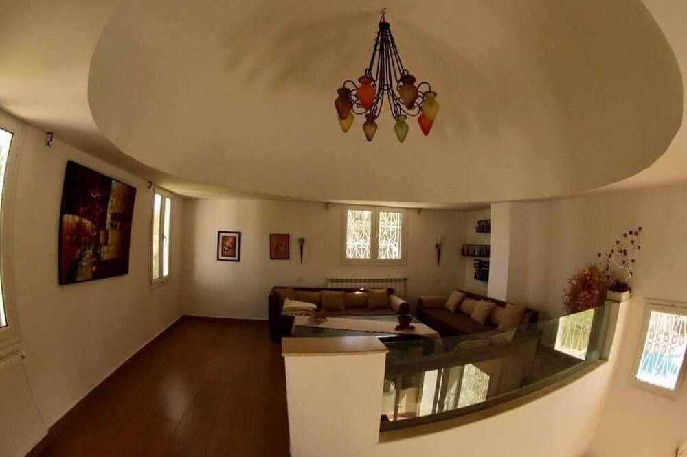 Photo of Livingroom in Ras Jebel