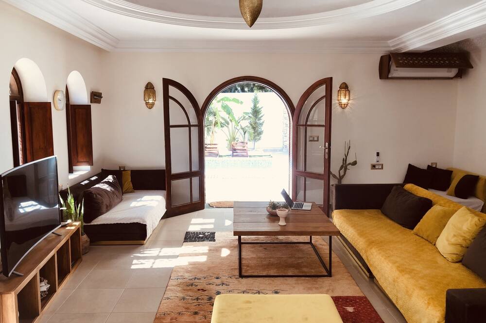 Photo of Livingroom in Aghir