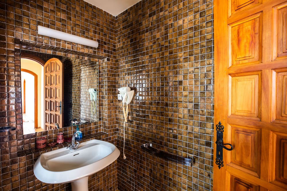 Photo of Bathroom in Saada