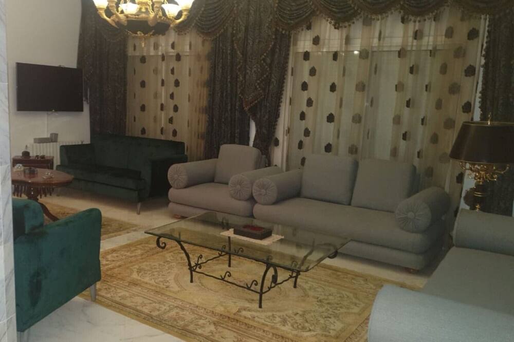 Photo of Livingroom in Ennasr