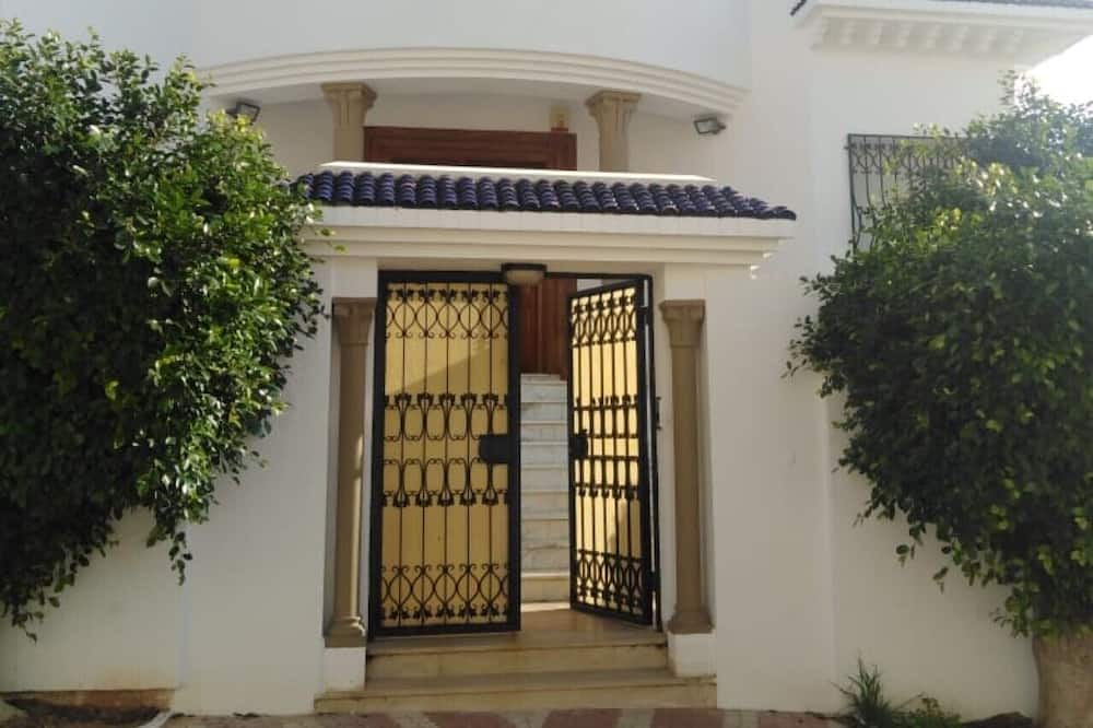 Photo of Outdoor in Ennasr