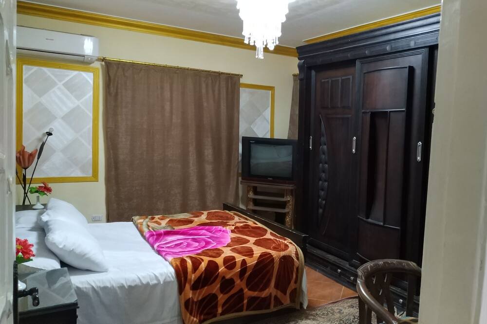 Photo of Bedroom in Pyramids Gardens