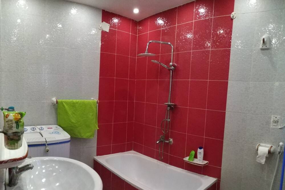Photo of Bathroom in Pyramids Gardens