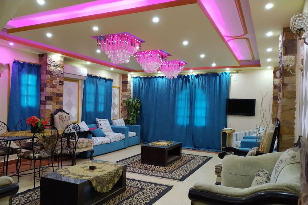 Photo of Livingroom in Pyramids Gardens