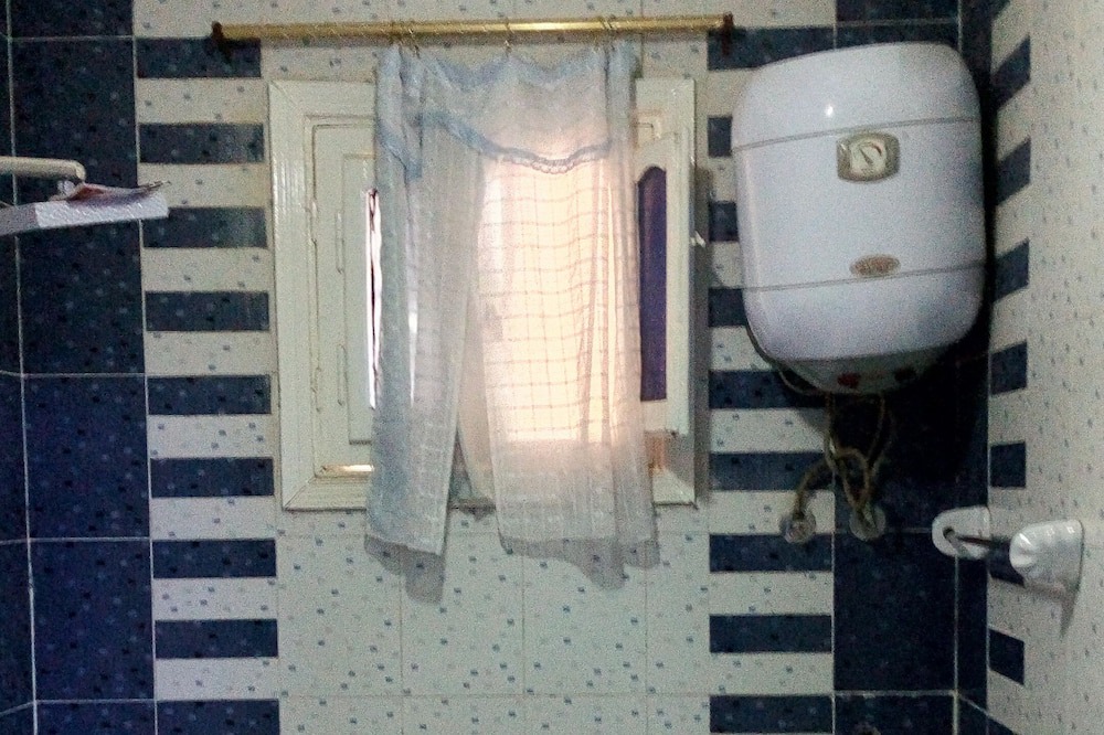 Photo of Bathroom in Pyramids Gardens