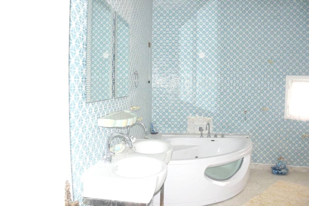 Photo of Bathroom in Sqanes