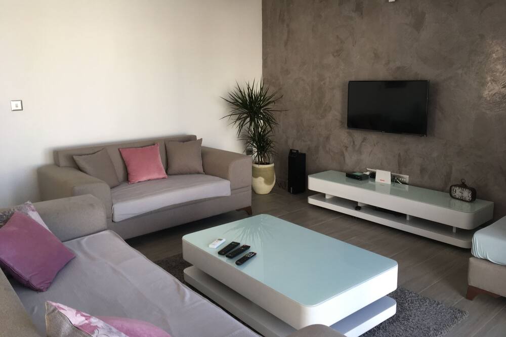 Photo of Livingroom in Aghir