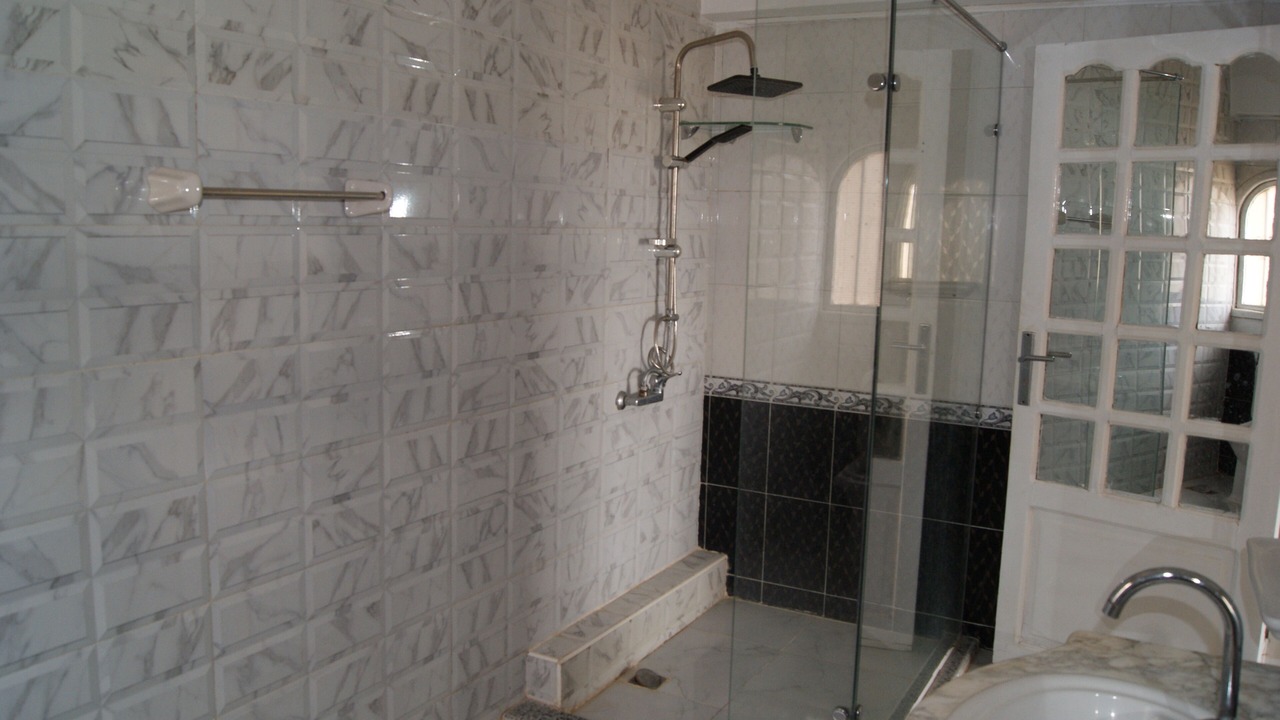 Photo of Bathroom in Pyramids Gardens
