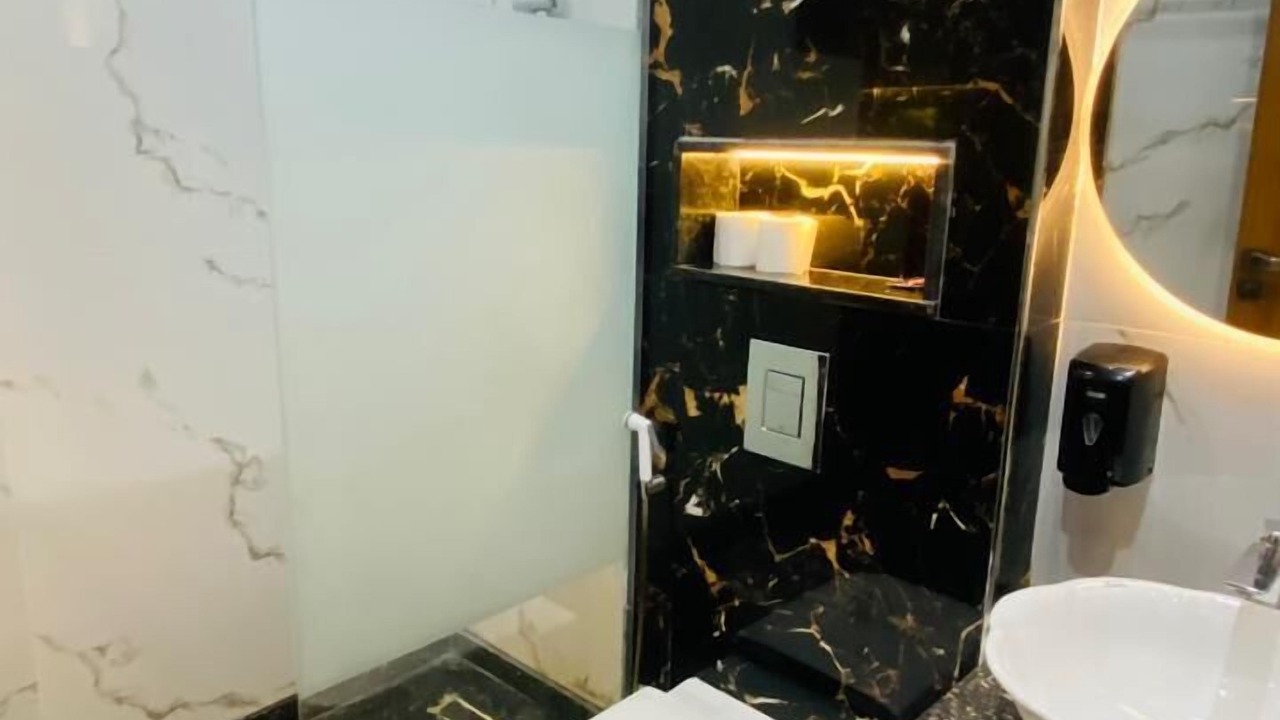 Photo of Bathroom in Garden City