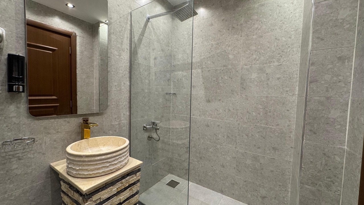 Photo of Bathroom in Pyramids Gardens