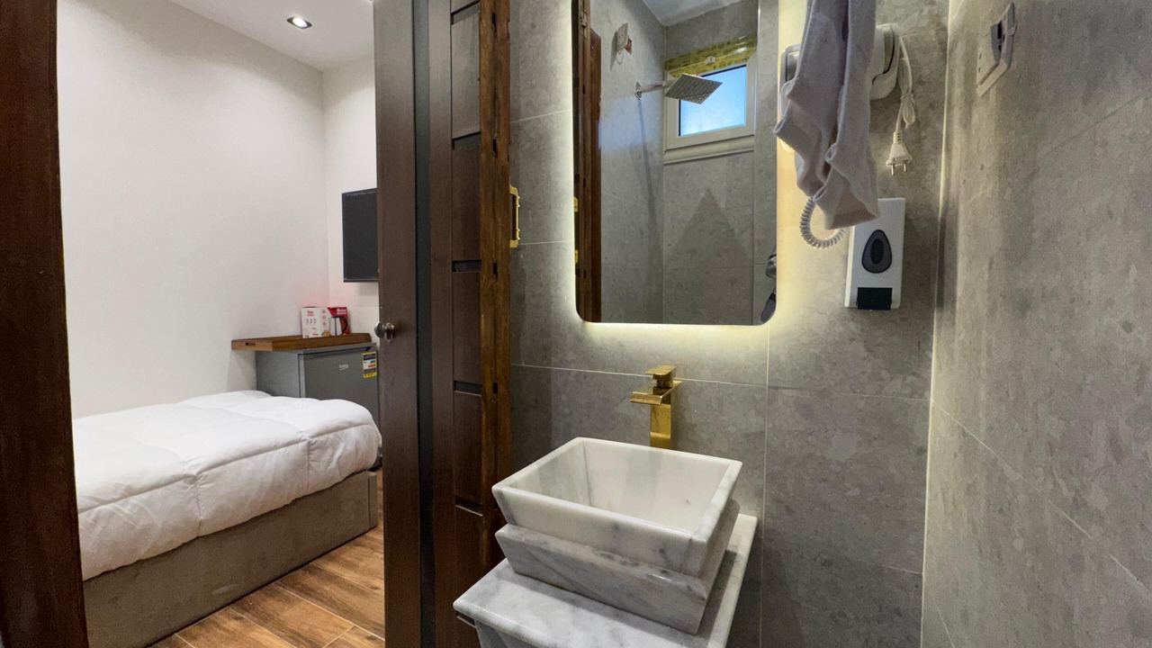 Photo of Bathroom in Pyramids Gardens
