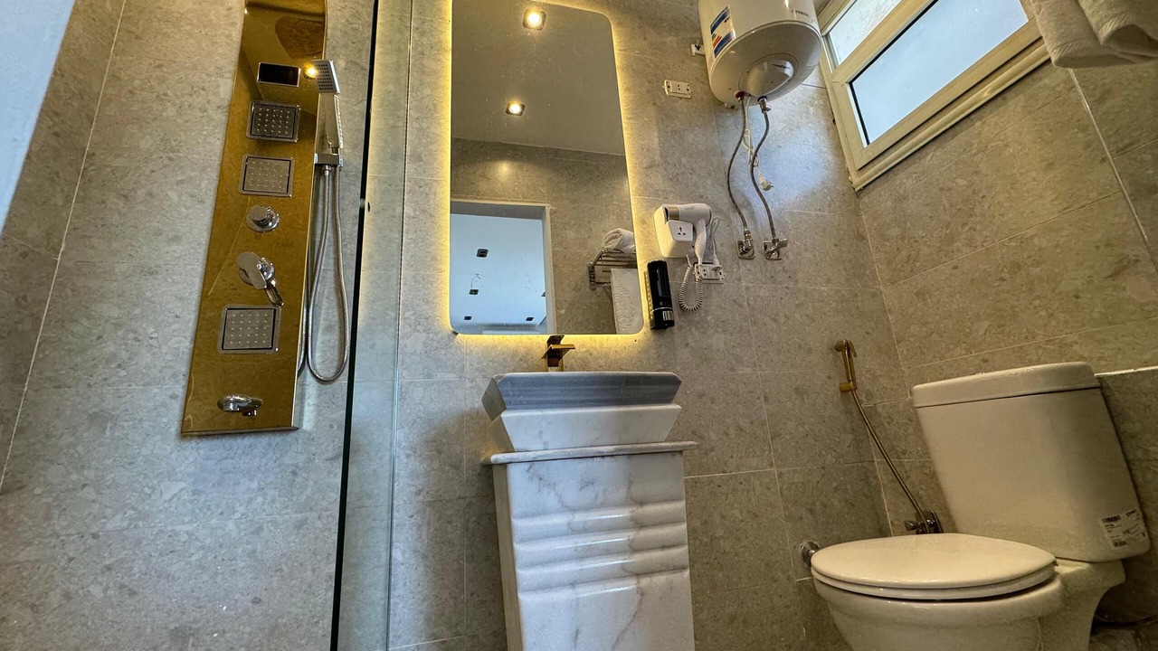 Photo of Bathroom in Pyramids Gardens