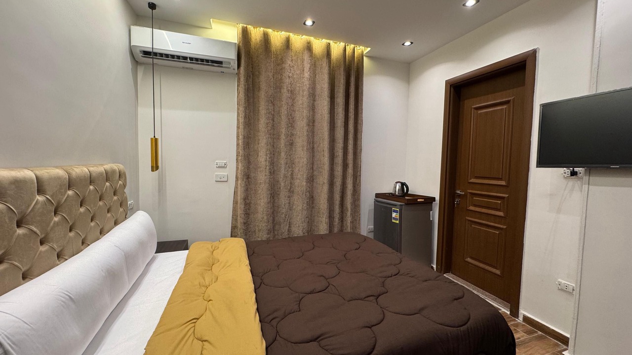Photo of Bedroom in Pyramids Gardens